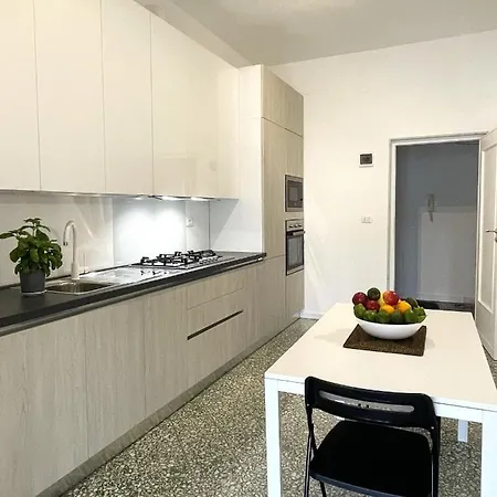 Easystay Apartment *